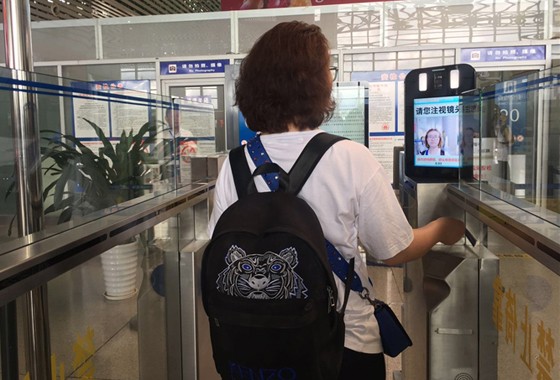 Maxvision Technology Boosting Yunnan Smart Security check with  Security check Self-help Passages