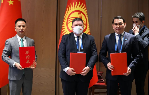 Summit Express | Maxvision Technology signed a tripartite cooperation agreement with the National Investment Agency affiliated with the President of Kyrgyzstan and the Kyrgyz Post Corporation.